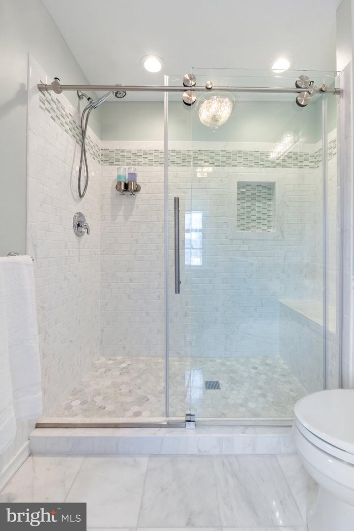 1521 N ROYAL AVE, FRONT ROYAL, Virginia 22630, 7 Bedrooms Bedrooms, ,3 BathroomsBathrooms,Residential,For sale,1521 N ROYAL AVE,VAWR2010612 MLS # VAWR2010612