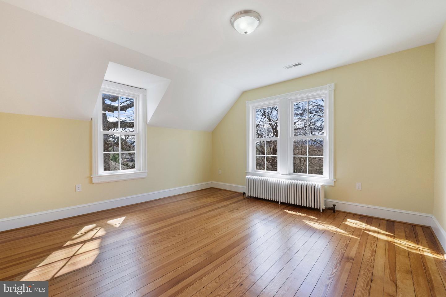 1521 N ROYAL AVE, FRONT ROYAL, Virginia 22630, 7 Bedrooms Bedrooms, ,3 BathroomsBathrooms,Residential,For sale,1521 N ROYAL AVE,VAWR2010612 MLS # VAWR2010612
