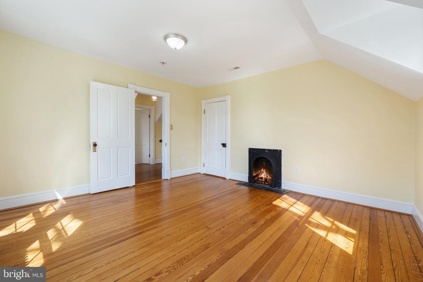 1521 N ROYAL AVE, FRONT ROYAL, Virginia 22630, 7 Bedrooms Bedrooms, ,3 BathroomsBathrooms,Residential,For sale,1521 N ROYAL AVE,VAWR2010612 MLS # VAWR2010612