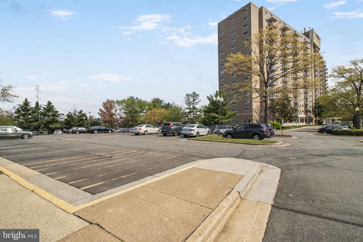 1225 MARTHA CUSTIS DR #720, ALEXANDRIA, Virginia 22302, 2 Bedrooms Bedrooms, ,2 BathroomsBathrooms,Residential,For sale,1225 MARTHA CUSTIS DR #720,VAAX2043778 MLS # VAAX2043778