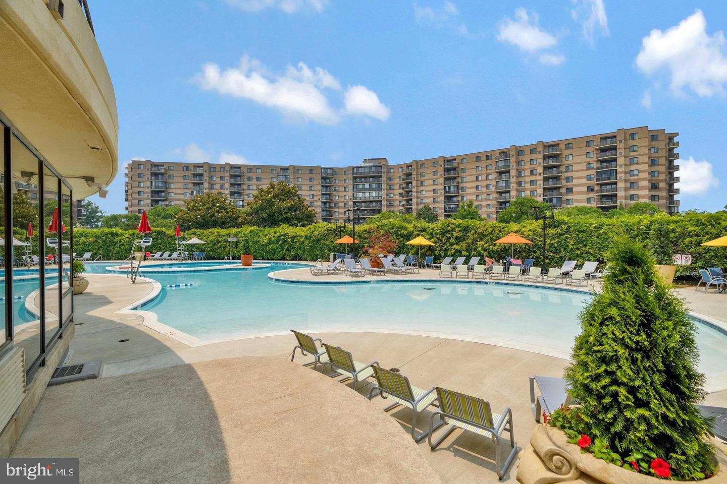 8360 GREENSBORO DR #817, MCLEAN, Virginia 22102, 2 Bedrooms Bedrooms, ,2 BathroomsBathrooms,Residential,For sale,8360 GREENSBORO DR #817,VAFX2258490 MLS # VAFX2258490