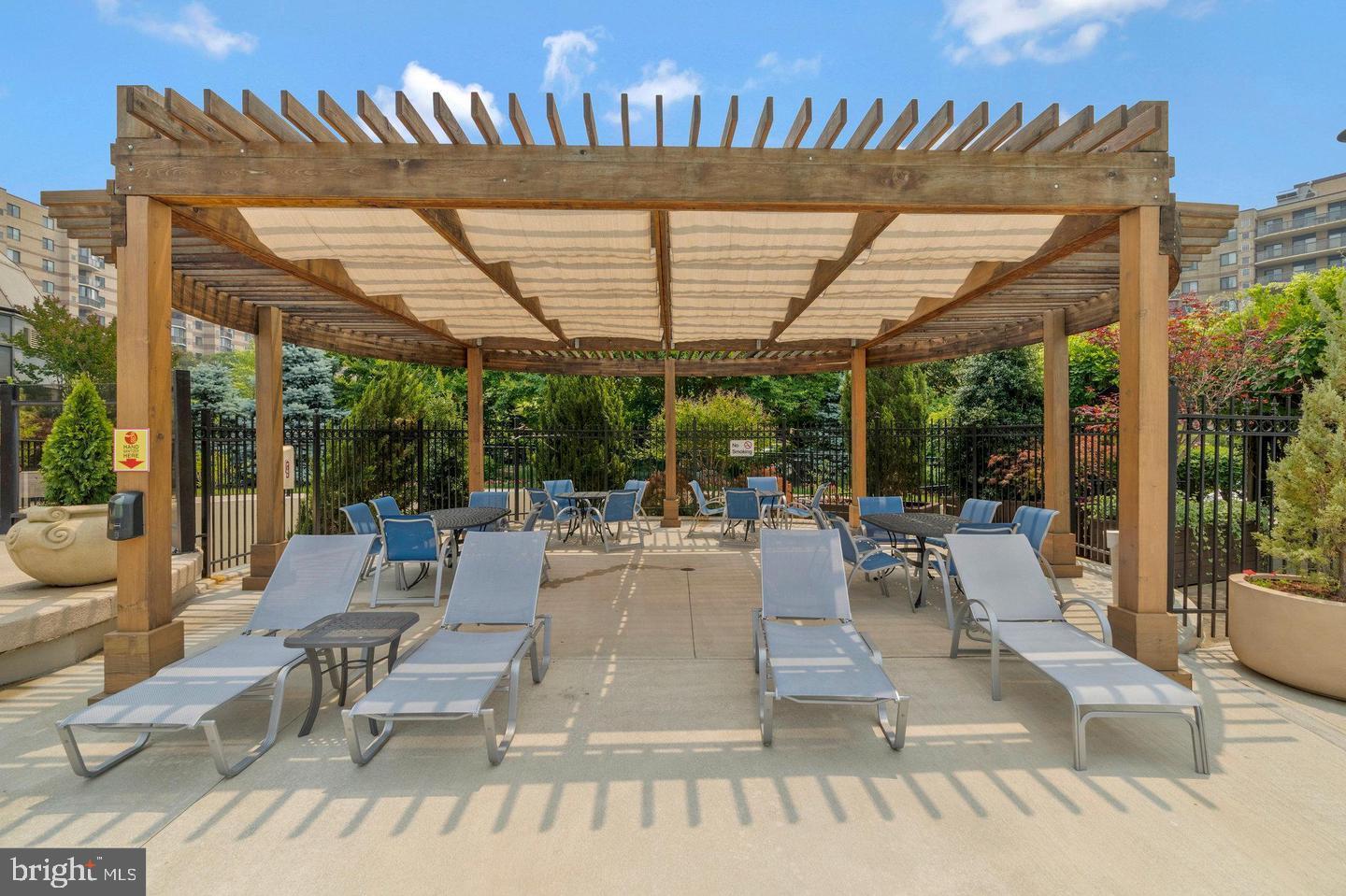 8360 GREENSBORO DR #817, MCLEAN, Virginia 22102, 2 Bedrooms Bedrooms, ,2 BathroomsBathrooms,Residential,For sale,8360 GREENSBORO DR #817,VAFX2258490 MLS # VAFX2258490