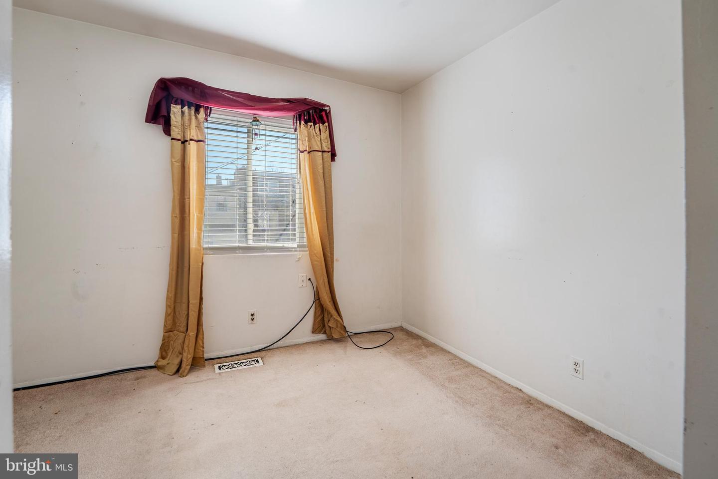 1643 11TH PL NE, WASHINGTON, District Of Columbia 20002, 4 Bedrooms Bedrooms, ,2 BathroomsBathrooms,Residential,For sale,1643 11TH PL NE,DCDC2191554 MLS # DCDC2191554