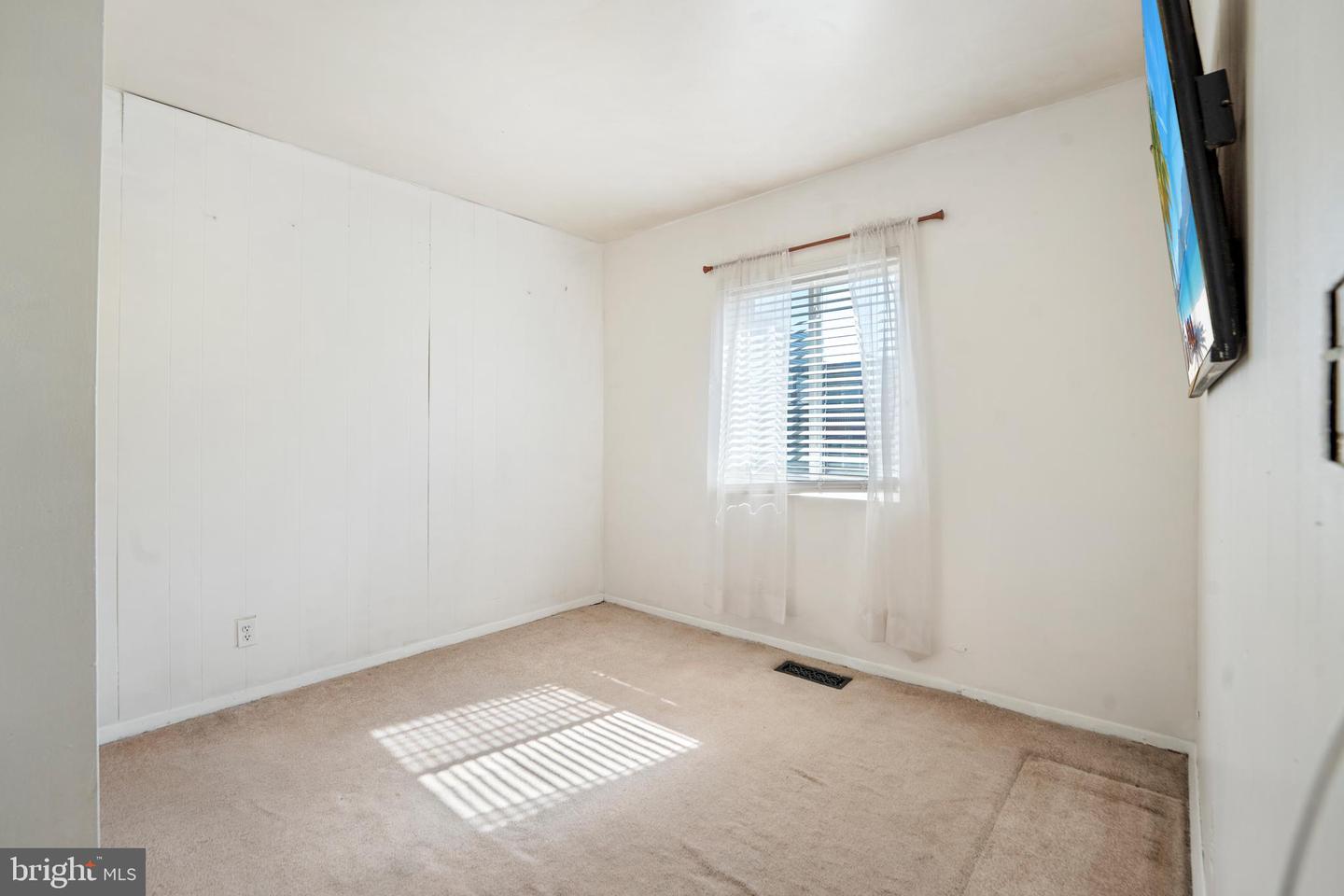 1643 11TH PL NE, WASHINGTON, District Of Columbia 20002, 4 Bedrooms Bedrooms, ,2 BathroomsBathrooms,Residential,For sale,1643 11TH PL NE,DCDC2191554 MLS # DCDC2191554