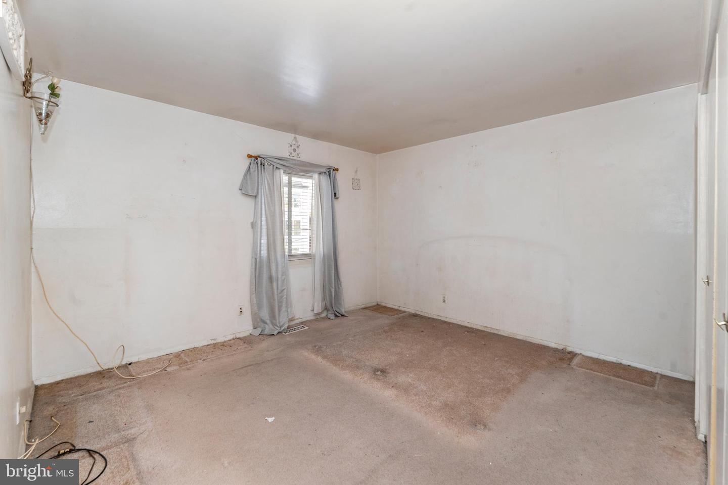 1643 11TH PL NE, WASHINGTON, District Of Columbia 20002, 4 Bedrooms Bedrooms, ,2 BathroomsBathrooms,Residential,For sale,1643 11TH PL NE,DCDC2191554 MLS # DCDC2191554