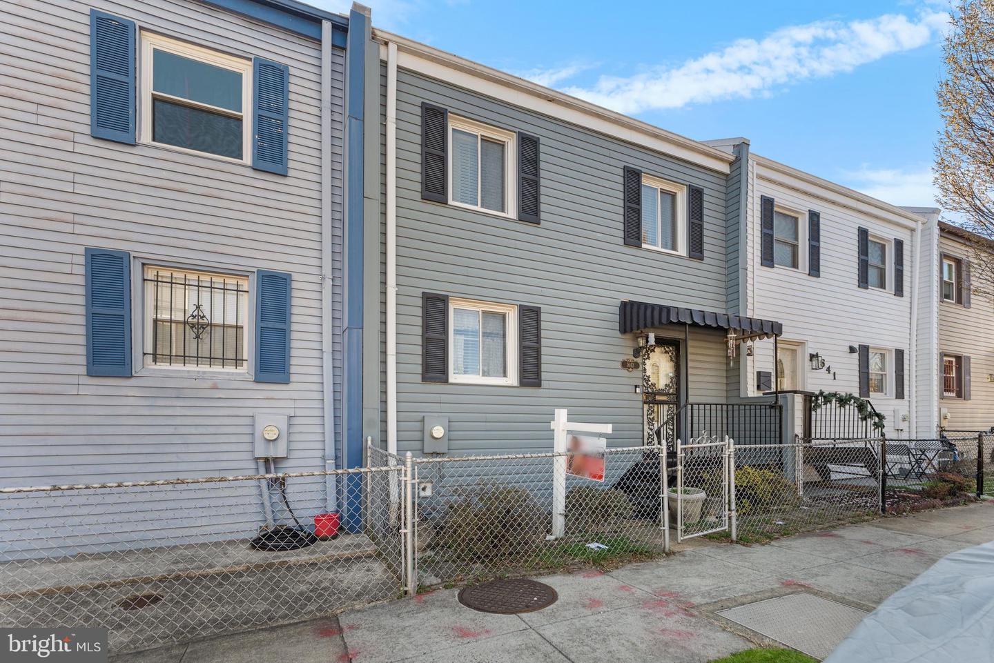 1643 11TH PL NE, WASHINGTON, District Of Columbia 20002, 4 Bedrooms Bedrooms, ,2 BathroomsBathrooms,Residential,For sale,1643 11TH PL NE,DCDC2191554 MLS # DCDC2191554