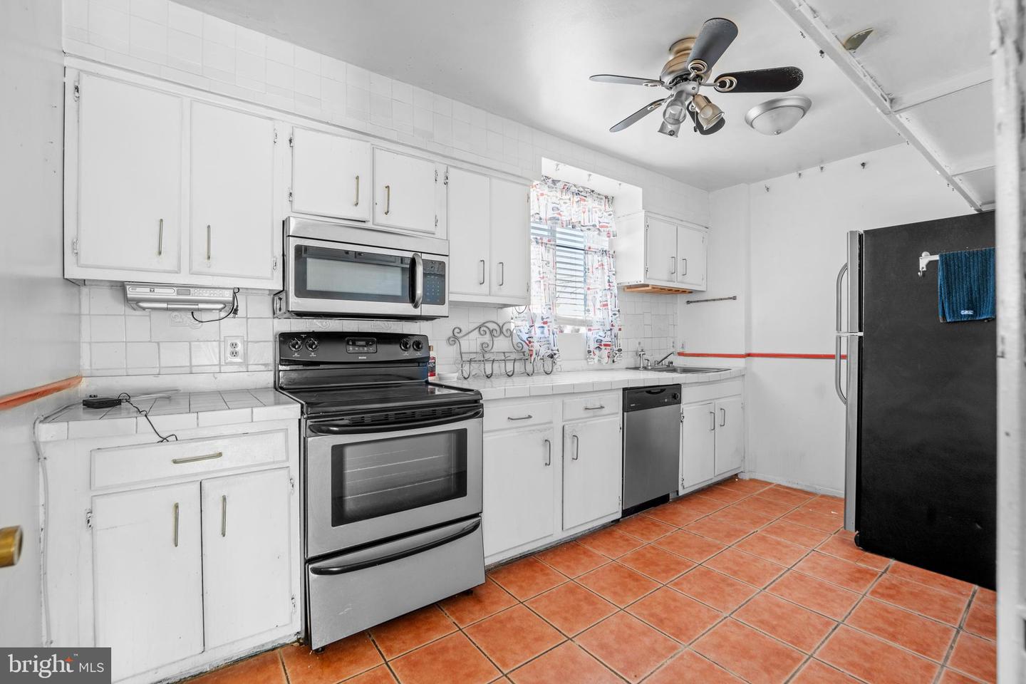 1643 11TH PL NE, WASHINGTON, District Of Columbia 20002, 4 Bedrooms Bedrooms, ,2 BathroomsBathrooms,Residential,For sale,1643 11TH PL NE,DCDC2191554 MLS # DCDC2191554