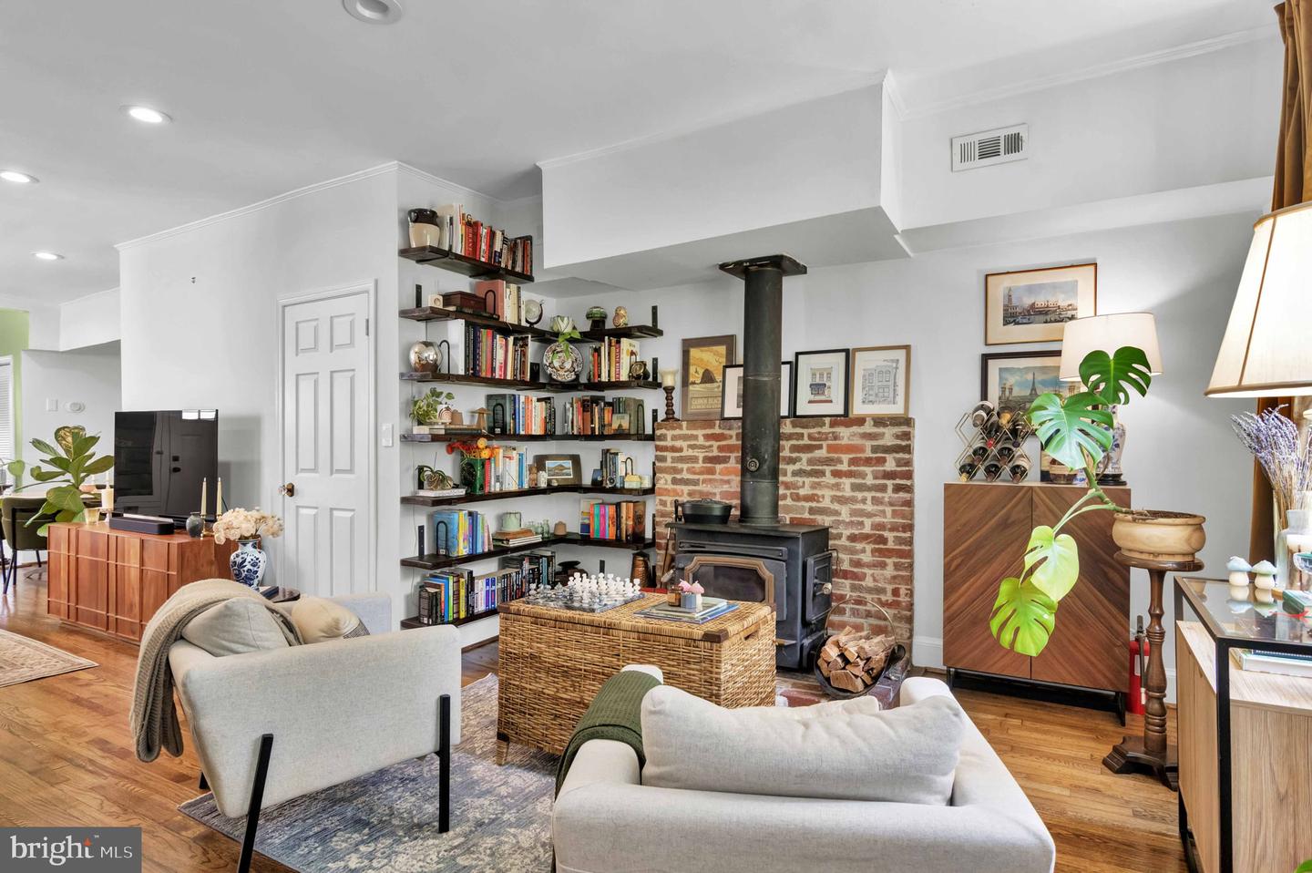 1526 GALES ST NE, WASHINGTON, District Of Columbia 20002, 2 Bedrooms Bedrooms, ,1 BathroomBathrooms,Residential,For sale,1526 GALES ST NE,DCDC2211108 MLS # DCDC2211108
