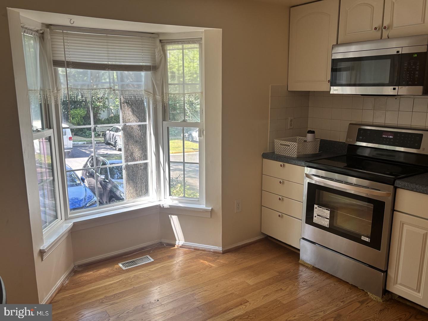 10025 CHESTNUT WOOD LN, BURKE, Virginia 22015, 4 Bedrooms Bedrooms, ,4 BathroomsBathrooms,Residential,For sale,10025 CHESTNUT WOOD LN,VAFX2258086 MLS # VAFX2258086