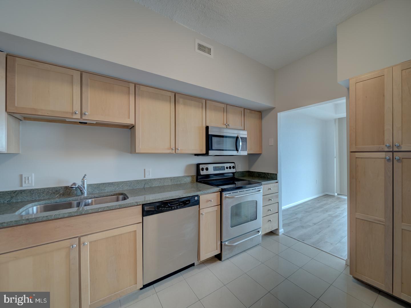 2230 GEORGE C MARSHALL DR #1127, FALLS CHURCH, Virginia 22043, 2 Bedrooms Bedrooms, ,2 BathroomsBathrooms,Residential,For sale,2230 GEORGE C MARSHALL DR #1127,VAFX2258258 MLS # VAFX2258258