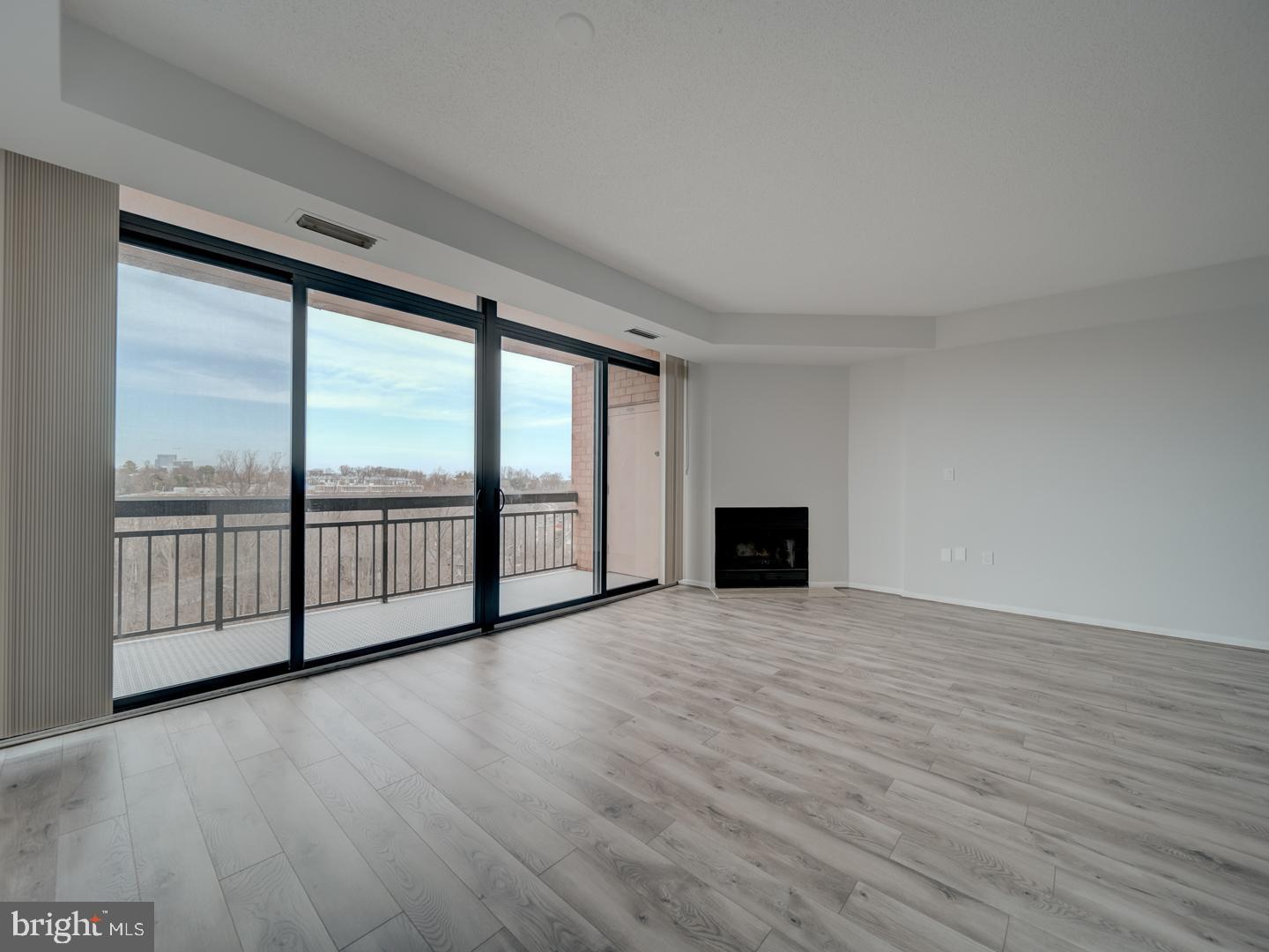 2230 GEORGE C MARSHALL DR #1127, FALLS CHURCH, Virginia 22043, 2 Bedrooms Bedrooms, ,2 BathroomsBathrooms,Residential,For sale,2230 GEORGE C MARSHALL DR #1127,VAFX2258258 MLS # VAFX2258258