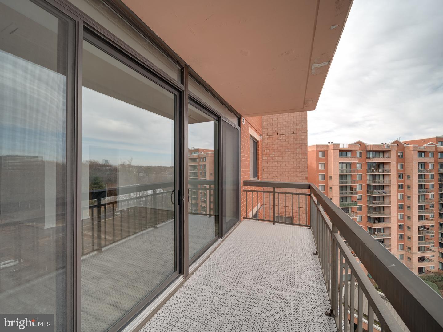 2230 GEORGE C MARSHALL DR #1127, FALLS CHURCH, Virginia 22043, 2 Bedrooms Bedrooms, ,2 BathroomsBathrooms,Residential,For sale,2230 GEORGE C MARSHALL DR #1127,VAFX2258258 MLS # VAFX2258258