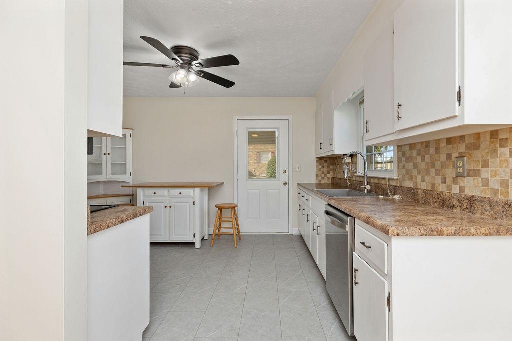 197 TINKLING SPRING RD, FISHERSVILLE, Virginia 22939, 4 Bedrooms Bedrooms, ,2 BathroomsBathrooms,Residential,Clatterbaugh,197 TINKLING SPRING RD,667287 MLS # 667287