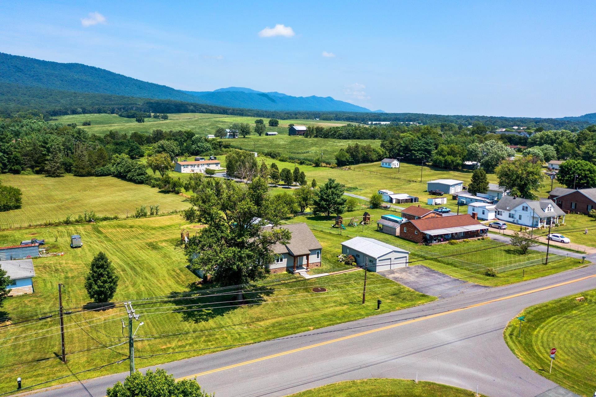 9133 MCGAHEYSVILLE RD, MCGAHEYSVILLE, Virginia 22840, 4 Bedrooms Bedrooms, ,3 BathroomsBathrooms,Residential,9133 MCGAHEYSVILLE RD,667289 MLS # 667289