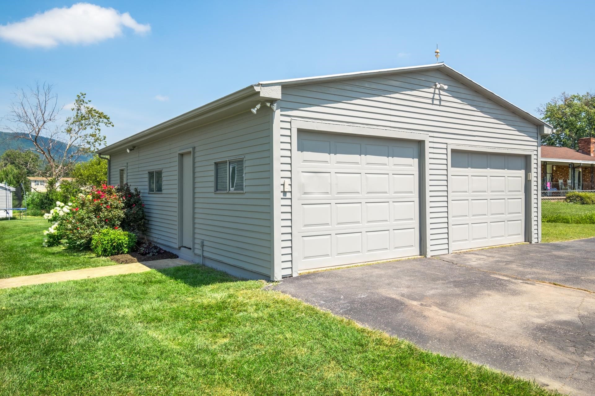 9133 MCGAHEYSVILLE RD, MCGAHEYSVILLE, Virginia 22840, 4 Bedrooms Bedrooms, ,3 BathroomsBathrooms,Residential,9133 MCGAHEYSVILLE RD,667289 MLS # 667289