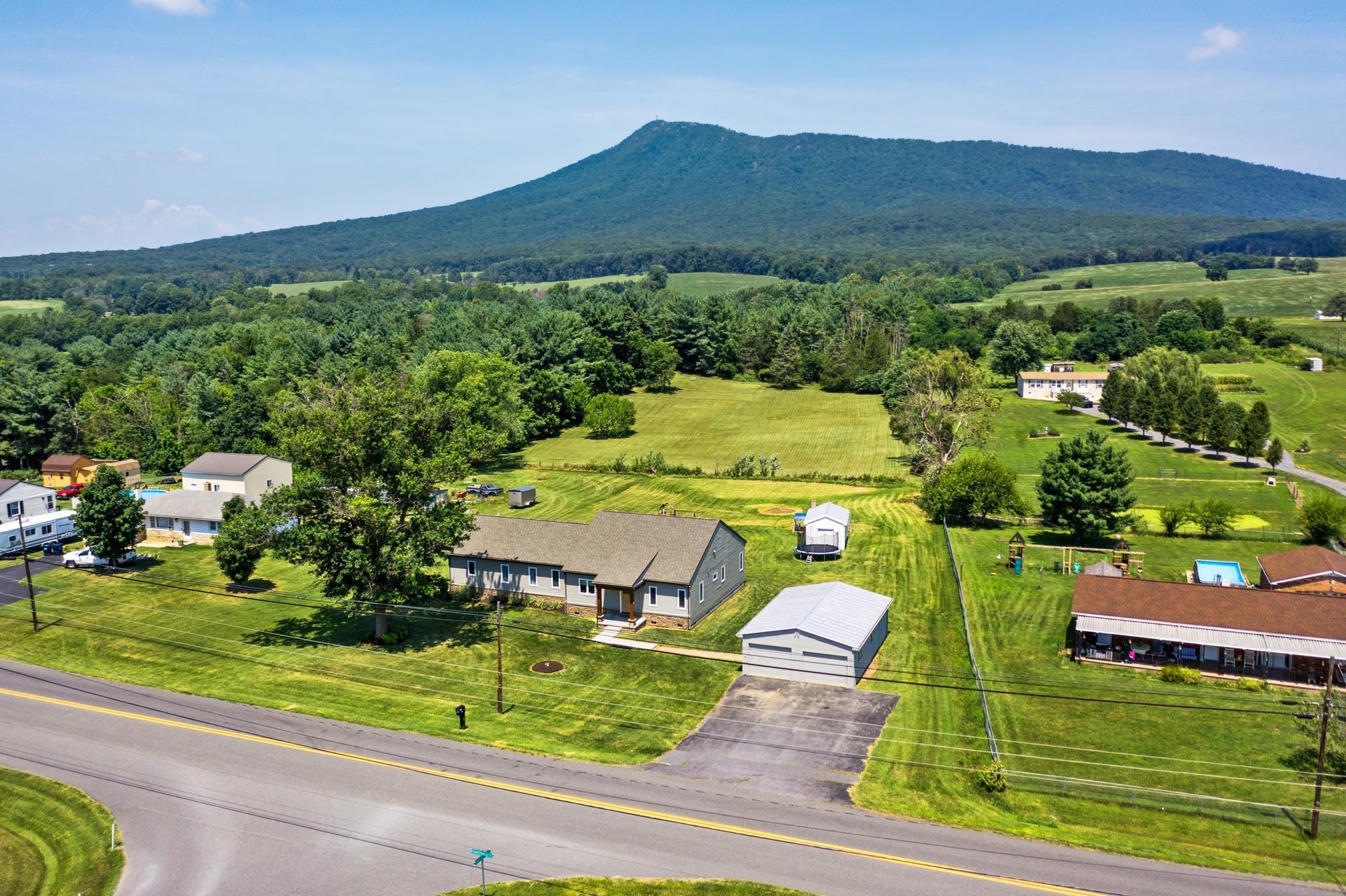 9133 MCGAHEYSVILLE RD, MCGAHEYSVILLE, Virginia 22840, 4 Bedrooms Bedrooms, ,3 BathroomsBathrooms,Residential,9133 MCGAHEYSVILLE RD,667289 MLS # 667289