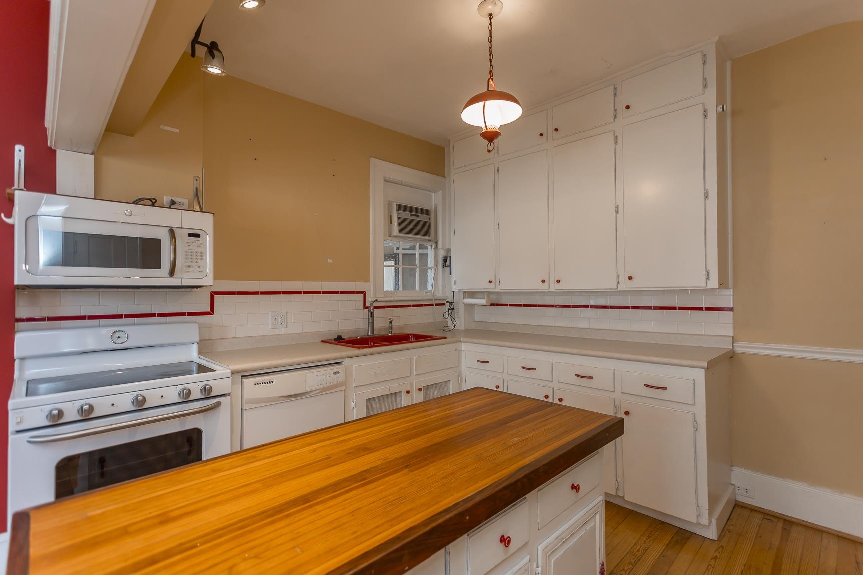 355-357 FRANKLIN ST, HARRISONBURG, Virginia 22801, 6 Bedrooms Bedrooms, ,2 BathroomsBathrooms,Residential,355-357 FRANKLIN ST,667291 MLS # 667291