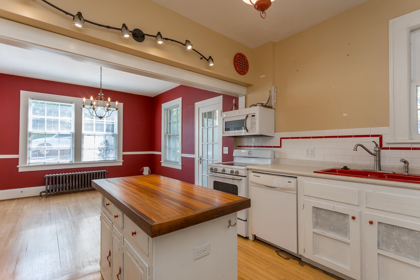355-357 FRANKLIN ST, HARRISONBURG, Virginia 22801, 6 Bedrooms Bedrooms, ,2 BathroomsBathrooms,Residential,355-357 FRANKLIN ST,667291 MLS # 667291