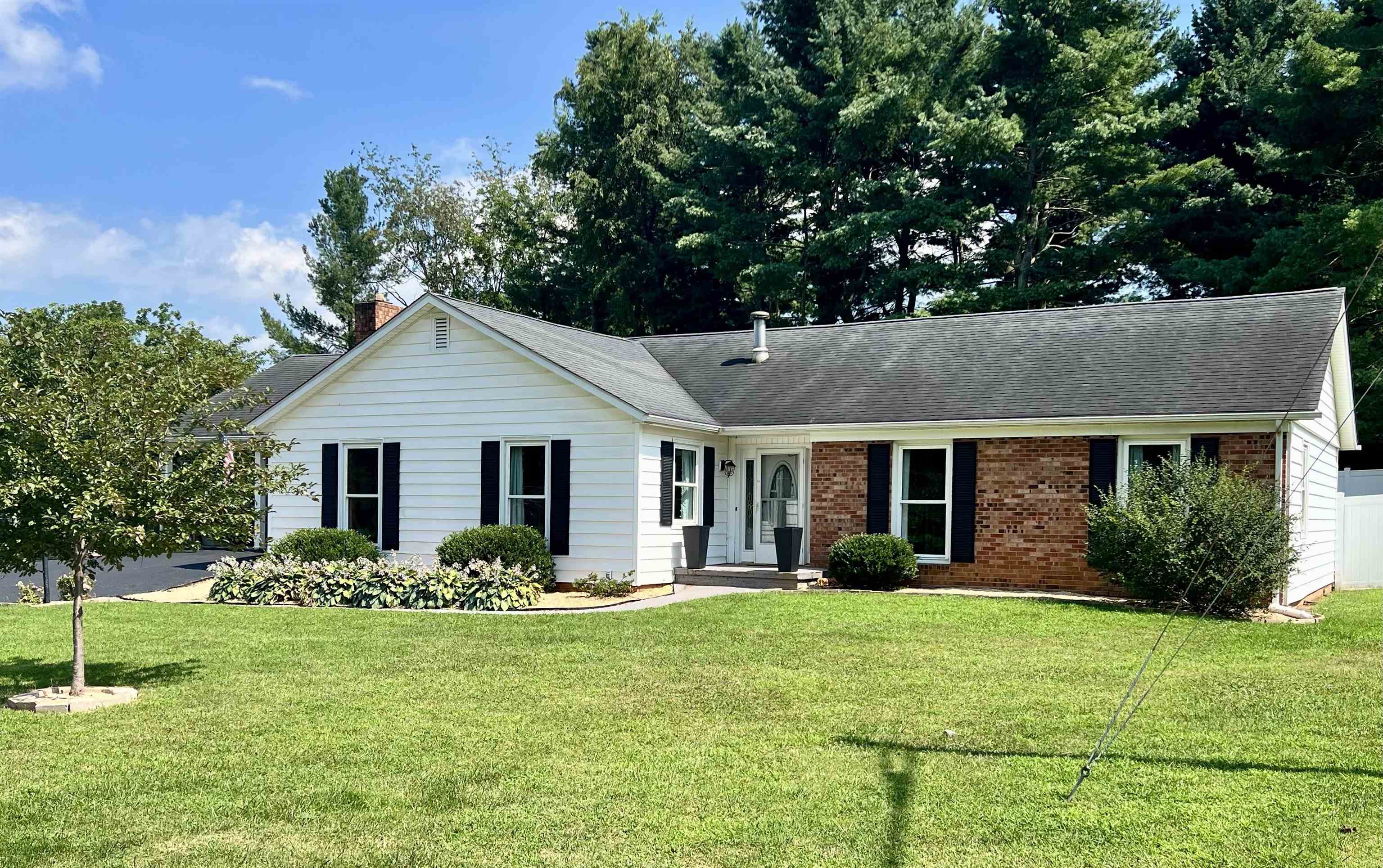 163 CAMBRIDGE DR, STUARTS DRAFT, Virginia 24477, 4 Bedrooms Bedrooms, ,2 BathroomsBathrooms,Residential,Knicley,163 CAMBRIDGE DR,667292 MLS # 667292