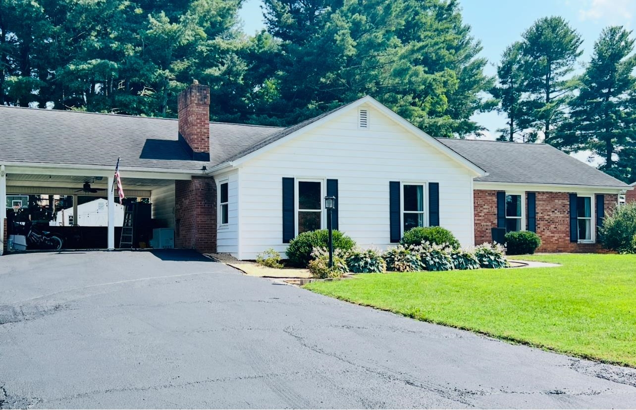 163 CAMBRIDGE DR, STUARTS DRAFT, Virginia 24477, 4 Bedrooms Bedrooms, ,2 BathroomsBathrooms,Residential,Knicley,163 CAMBRIDGE DR,667292 MLS # 667292