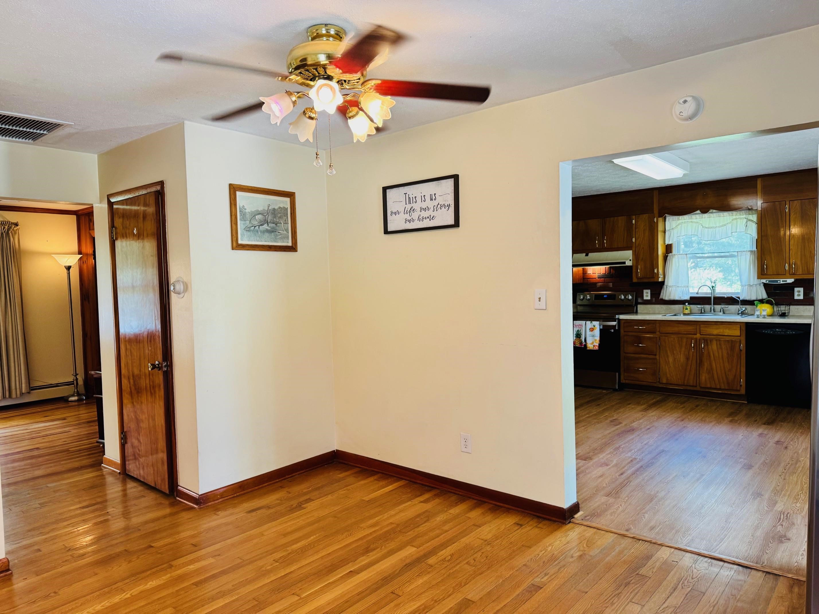 58 OLD HERMITAGE RD, WAYNESBORO, Virginia 22980, 3 Bedrooms Bedrooms, ,1 BathroomBathrooms,Residential,58 OLD HERMITAGE RD,667296 MLS # 667296