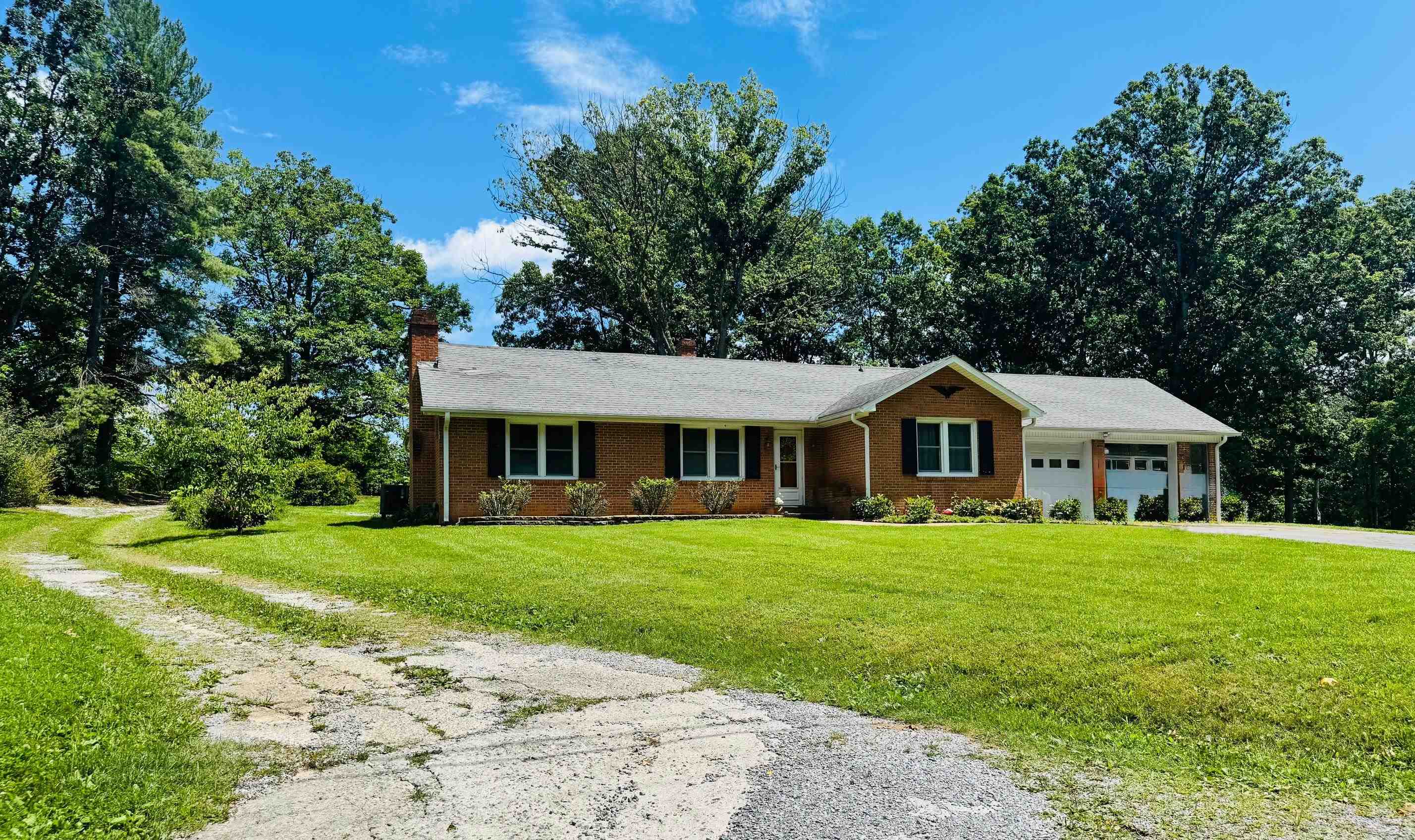 58 OLD HERMITAGE RD, WAYNESBORO, Virginia 22980, 3 Bedrooms Bedrooms, ,1 BathroomBathrooms,Residential,58 OLD HERMITAGE RD,667296 MLS # 667296