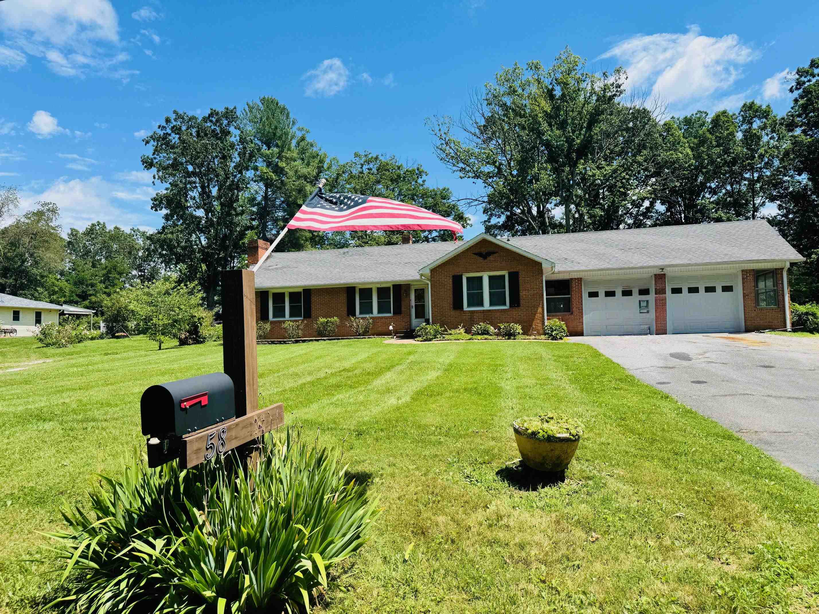 58 OLD HERMITAGE RD, WAYNESBORO, Virginia 22980, 3 Bedrooms Bedrooms, ,1 BathroomBathrooms,Residential,58 OLD HERMITAGE RD,667296 MLS # 667296