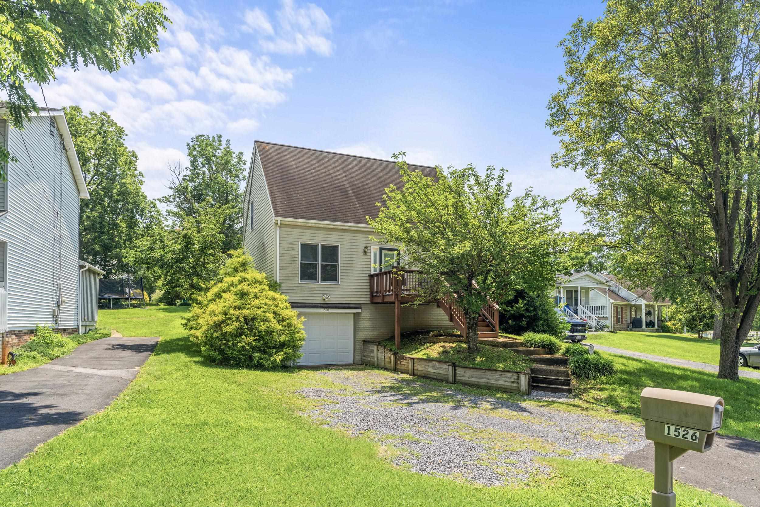 1526 HILLSIDE AVE, HARRISONBURG, Virginia 22801, 3 Bedrooms Bedrooms, ,2 BathroomsBathrooms,Residential,1526 HILLSIDE AVE,667301 MLS # 667301