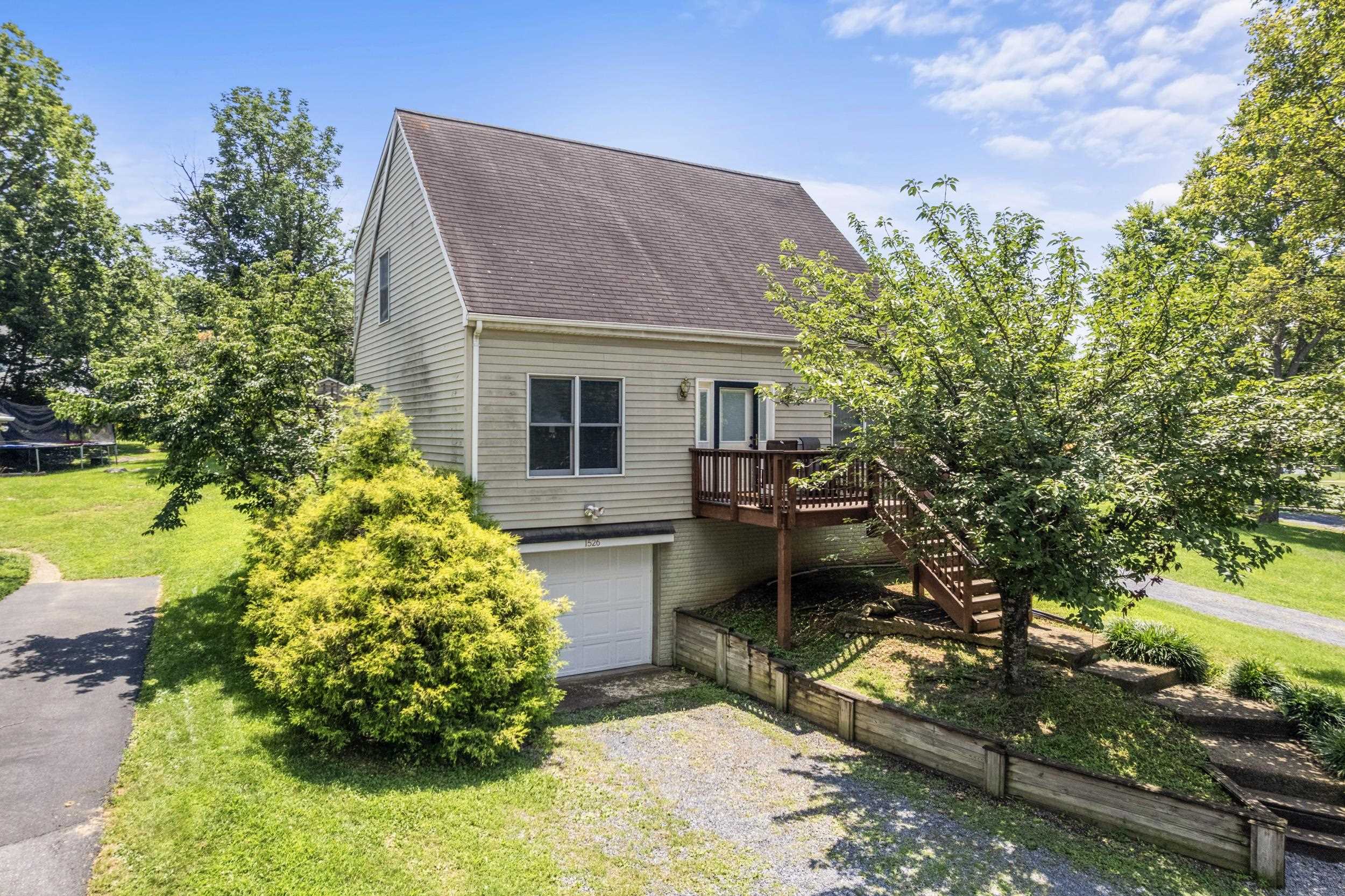 1526 HILLSIDE AVE, HARRISONBURG, Virginia 22801, 3 Bedrooms Bedrooms, ,2 BathroomsBathrooms,Residential,1526 HILLSIDE AVE,667301 MLS # 667301