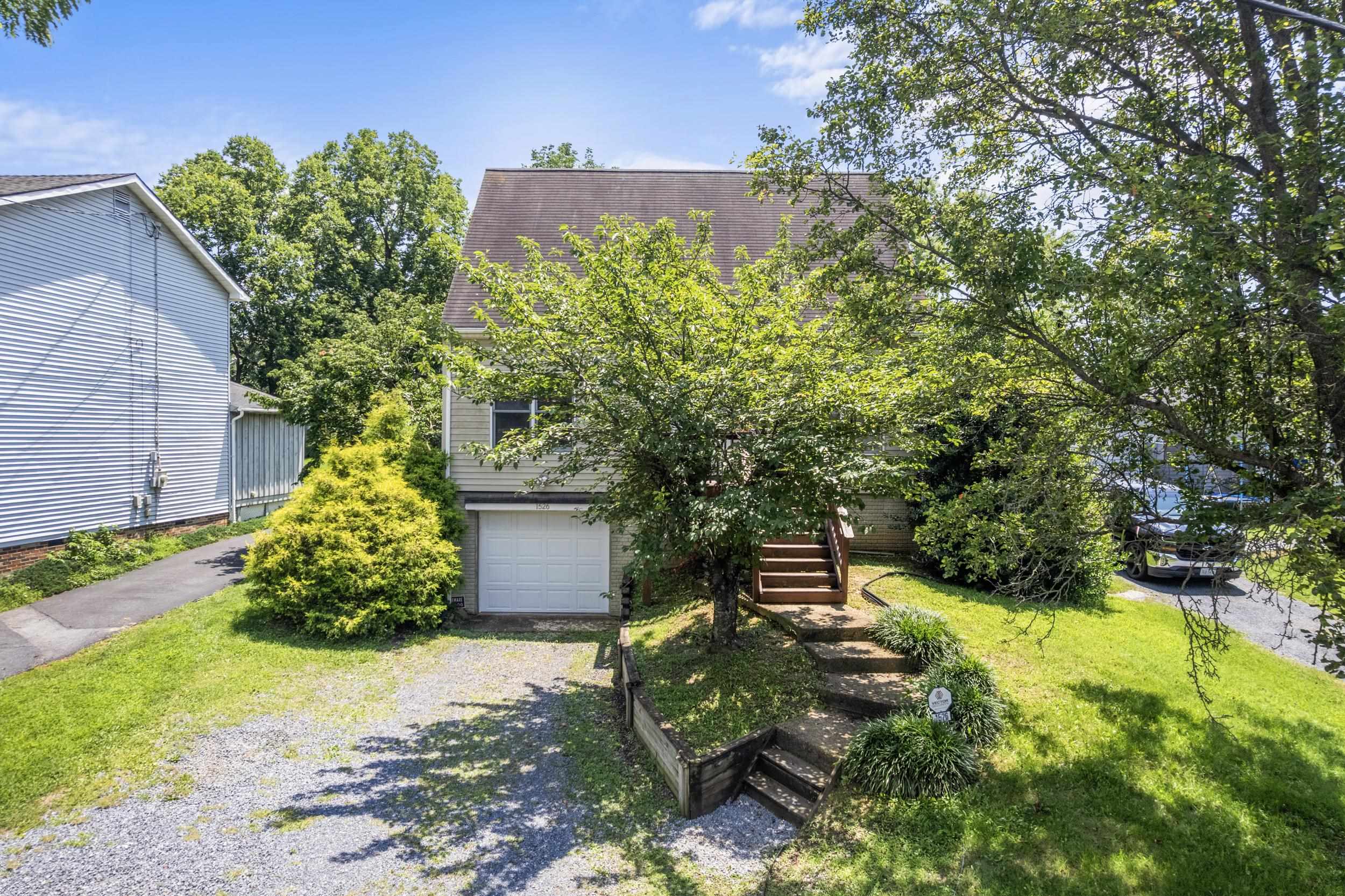 1526 HILLSIDE AVE, HARRISONBURG, Virginia 22801, 3 Bedrooms Bedrooms, ,2 BathroomsBathrooms,Residential,1526 HILLSIDE AVE,667301 MLS # 667301
