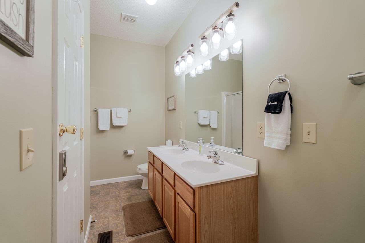 4070 PALMER RD, MCGAHEYSVILLE, Virginia 22840, 6 Bedrooms Bedrooms, ,4 BathroomsBathrooms,Residential,4070 PALMER RD,667302 MLS # 667302