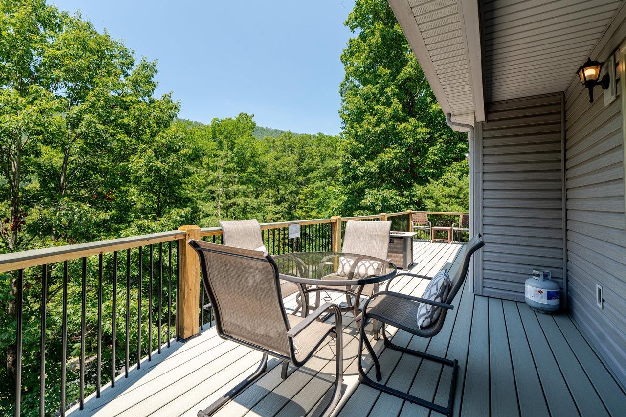 4070 PALMER RD, MCGAHEYSVILLE, Virginia 22840, 6 Bedrooms Bedrooms, ,4 BathroomsBathrooms,Residential,4070 PALMER RD,667302 MLS # 667302