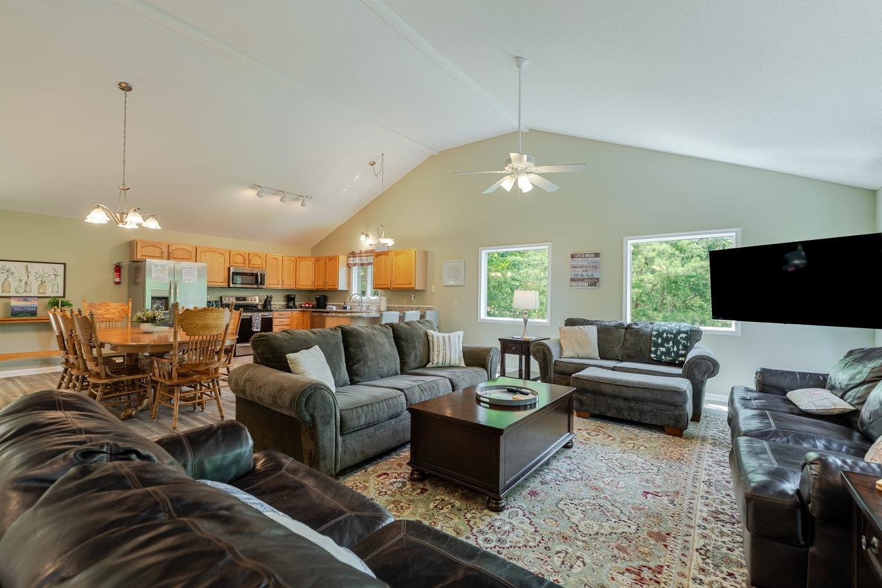 4070 PALMER RD, MCGAHEYSVILLE, Virginia 22840, 6 Bedrooms Bedrooms, ,4 BathroomsBathrooms,Residential,4070 PALMER RD,667302 MLS # 667302