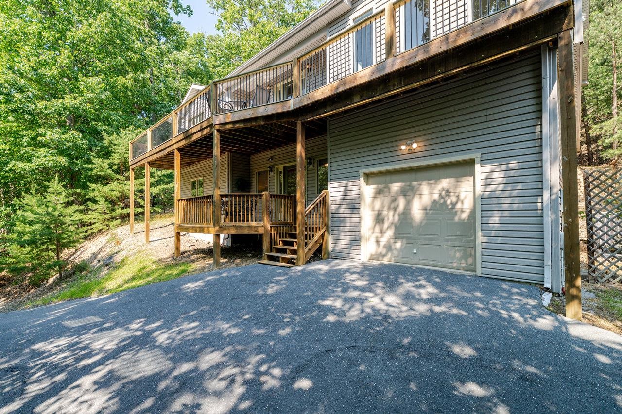 4070 PALMER RD, MCGAHEYSVILLE, Virginia 22840, 6 Bedrooms Bedrooms, ,4 BathroomsBathrooms,Residential,4070 PALMER RD,667302 MLS # 667302