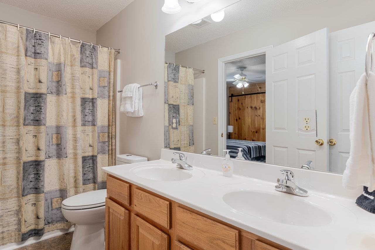 4070 PALMER RD, MCGAHEYSVILLE, Virginia 22840, 6 Bedrooms Bedrooms, ,4 BathroomsBathrooms,Residential,4070 PALMER RD,667302 MLS # 667302