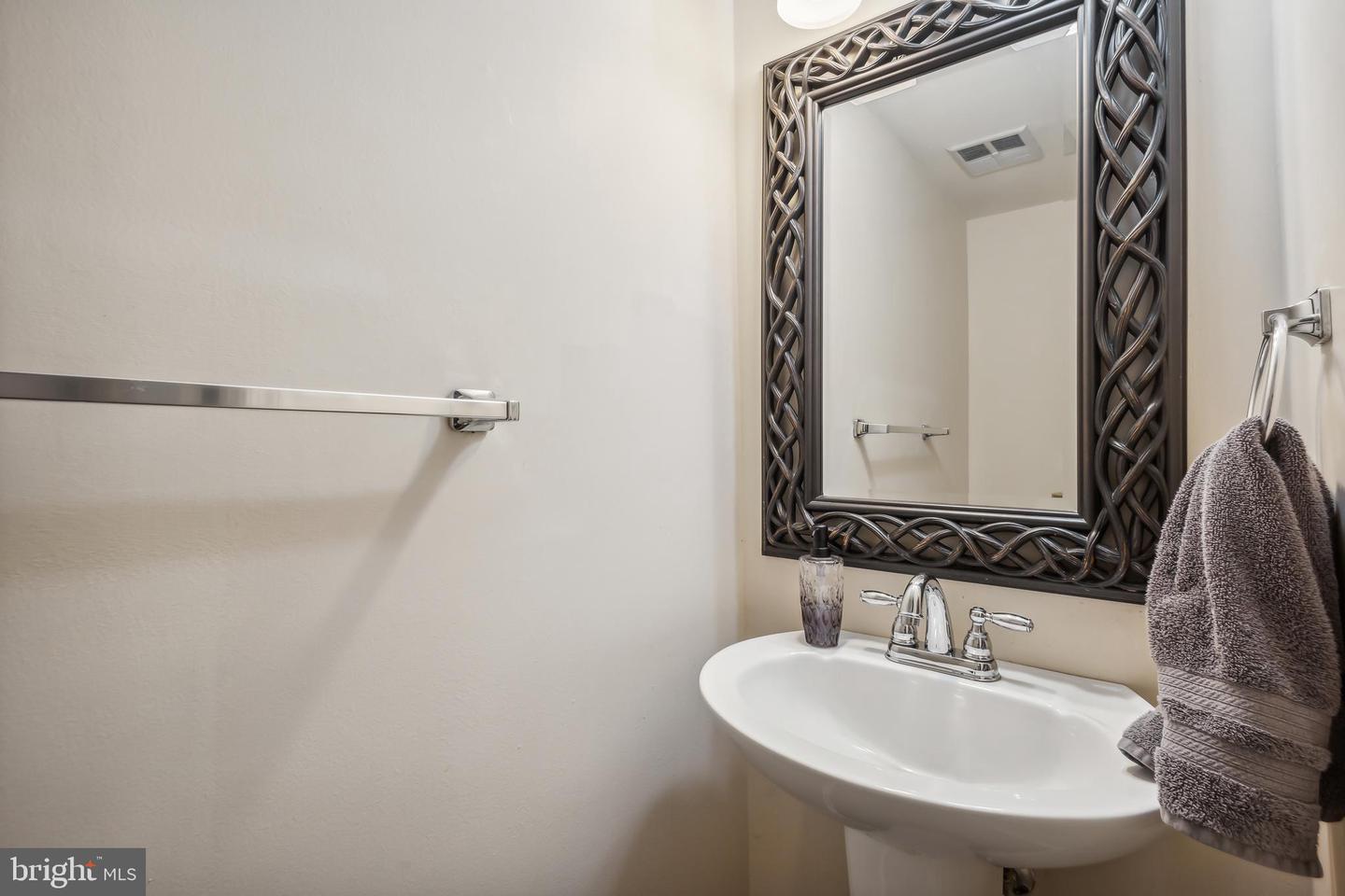 8456 KITCHENER DR, SPRINGFIELD, Virginia 22153, 4 Bedrooms Bedrooms, ,3 BathroomsBathrooms,Residential,For sale,8456 KITCHENER DR,VAFX2254352 MLS # VAFX2254352