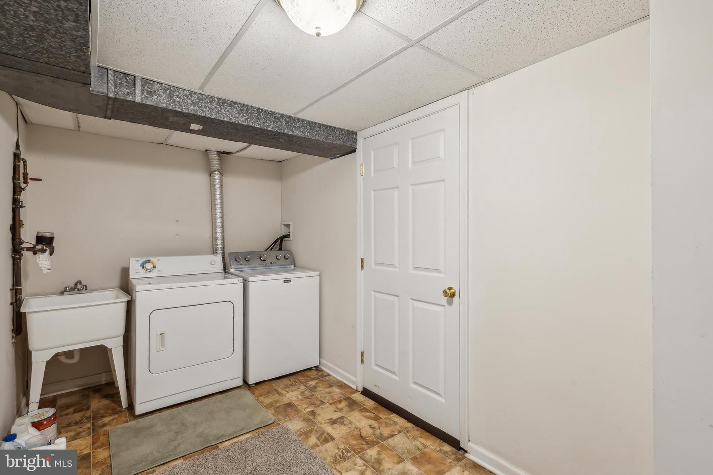8456 KITCHENER DR, SPRINGFIELD, Virginia 22153, 4 Bedrooms Bedrooms, ,3 BathroomsBathrooms,Residential,For sale,8456 KITCHENER DR,VAFX2254352 MLS # VAFX2254352