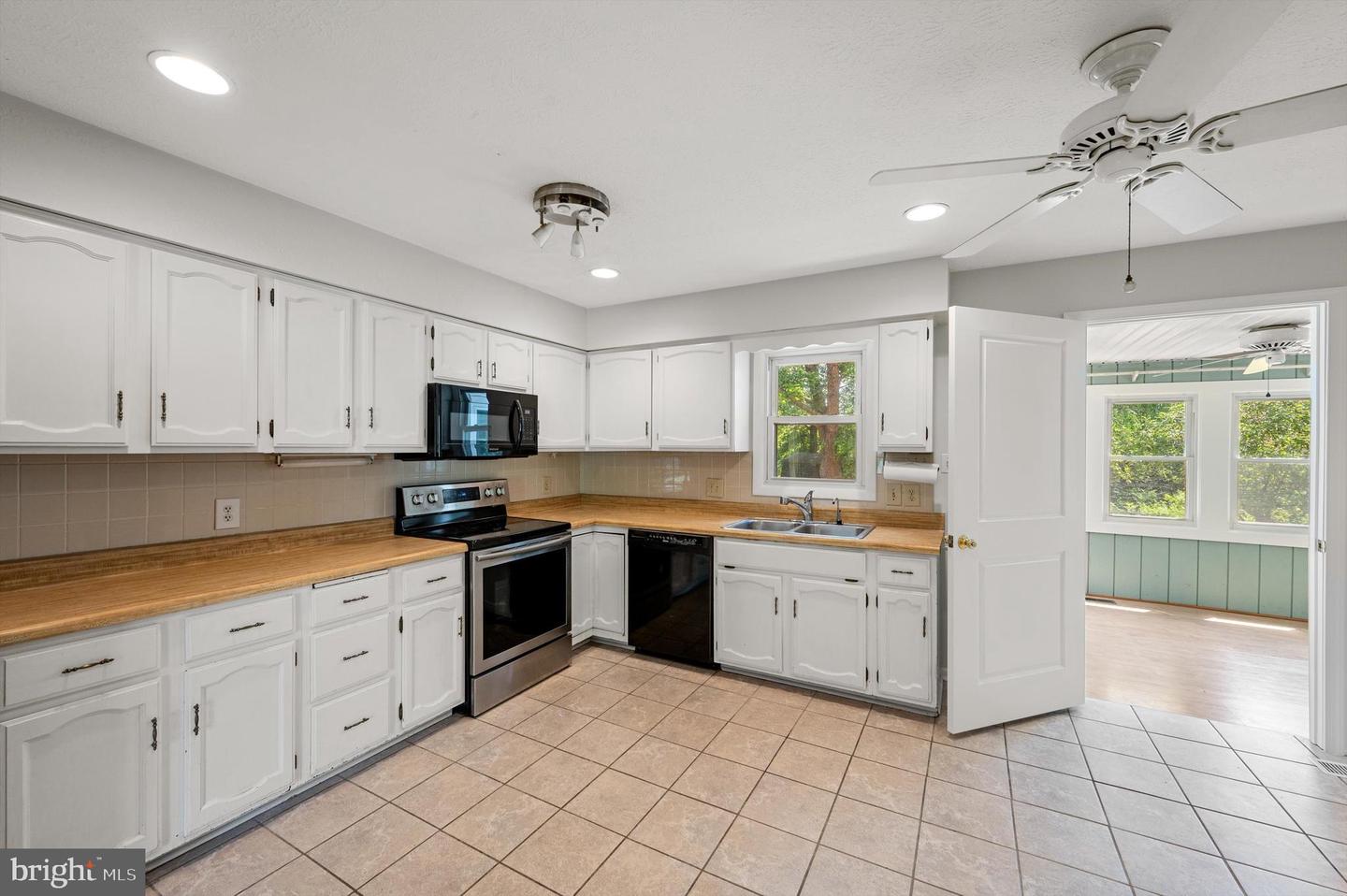 208 WYTHE AVE, STEPHENS CITY, Virginia 22655, 3 Bedrooms Bedrooms, ,2 BathroomsBathrooms,Residential,For sale,208 WYTHE AVE,VAFV2035656 MLS # VAFV2035656