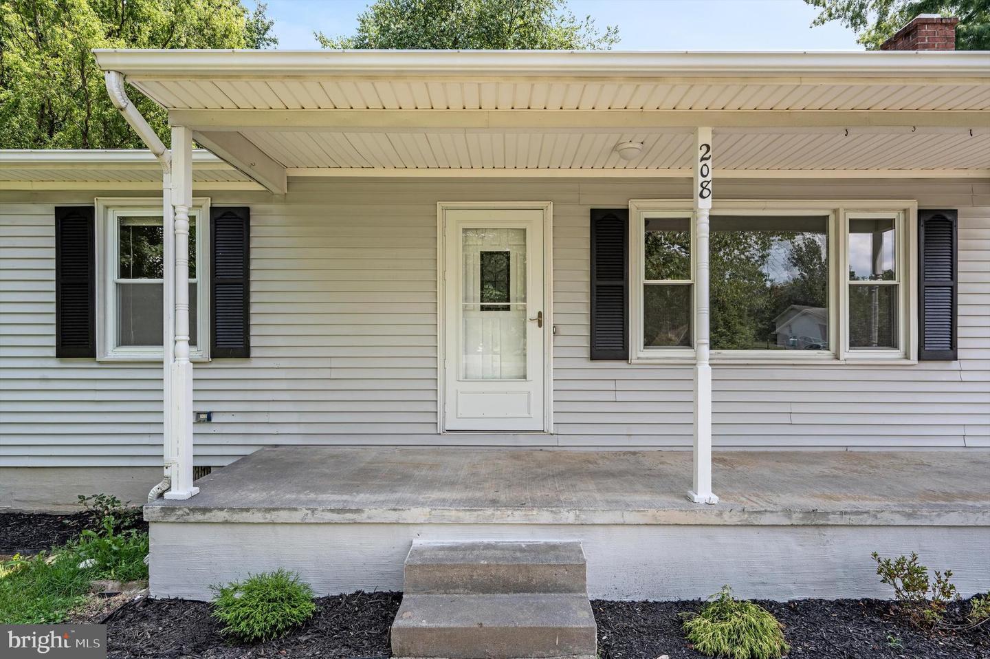 208 WYTHE AVE, STEPHENS CITY, Virginia 22655, 3 Bedrooms Bedrooms, ,2 BathroomsBathrooms,Residential,For sale,208 WYTHE AVE,VAFV2035656 MLS # VAFV2035656