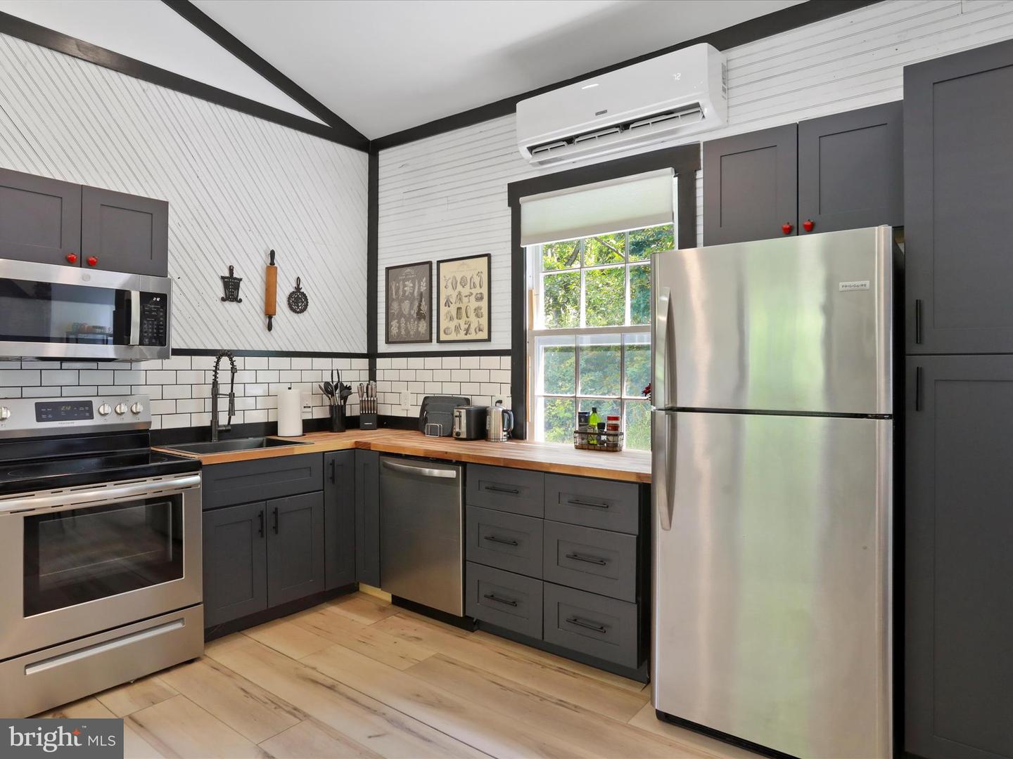 3692 CHERRY HILL RD, LINDEN, Virginia 22642, 2 Bedrooms Bedrooms, ,1 BathroomBathrooms,Residential,For sale,3692 CHERRY HILL RD,VAFQ2017626 MLS # VAFQ2017626