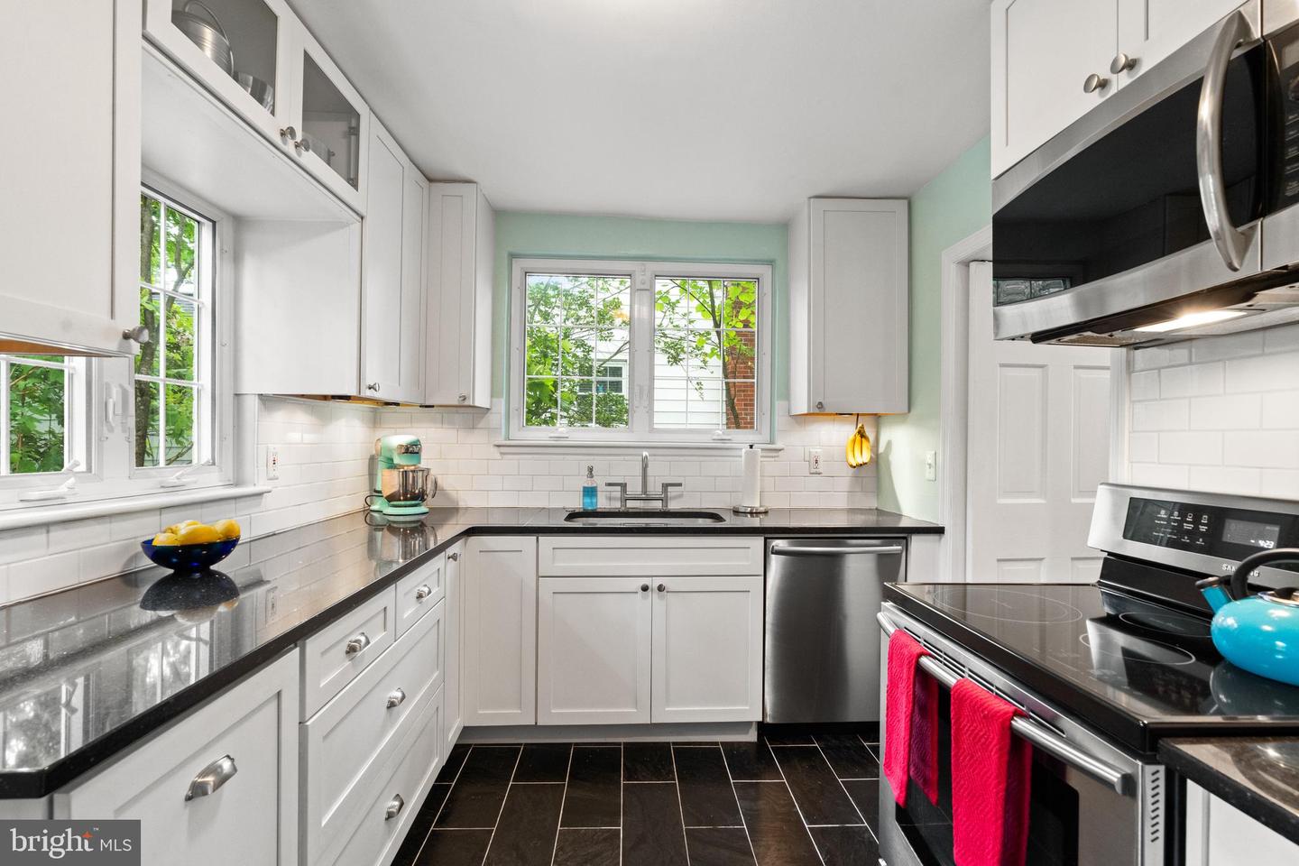 3210 OLD DOMINION BLVD, ALEXANDRIA, Virginia 22305, 3 Bedrooms Bedrooms, ,2 BathroomsBathrooms,Residential,For sale,3210 OLD DOMINION BLVD,VAAX2047952 MLS # VAAX2047952