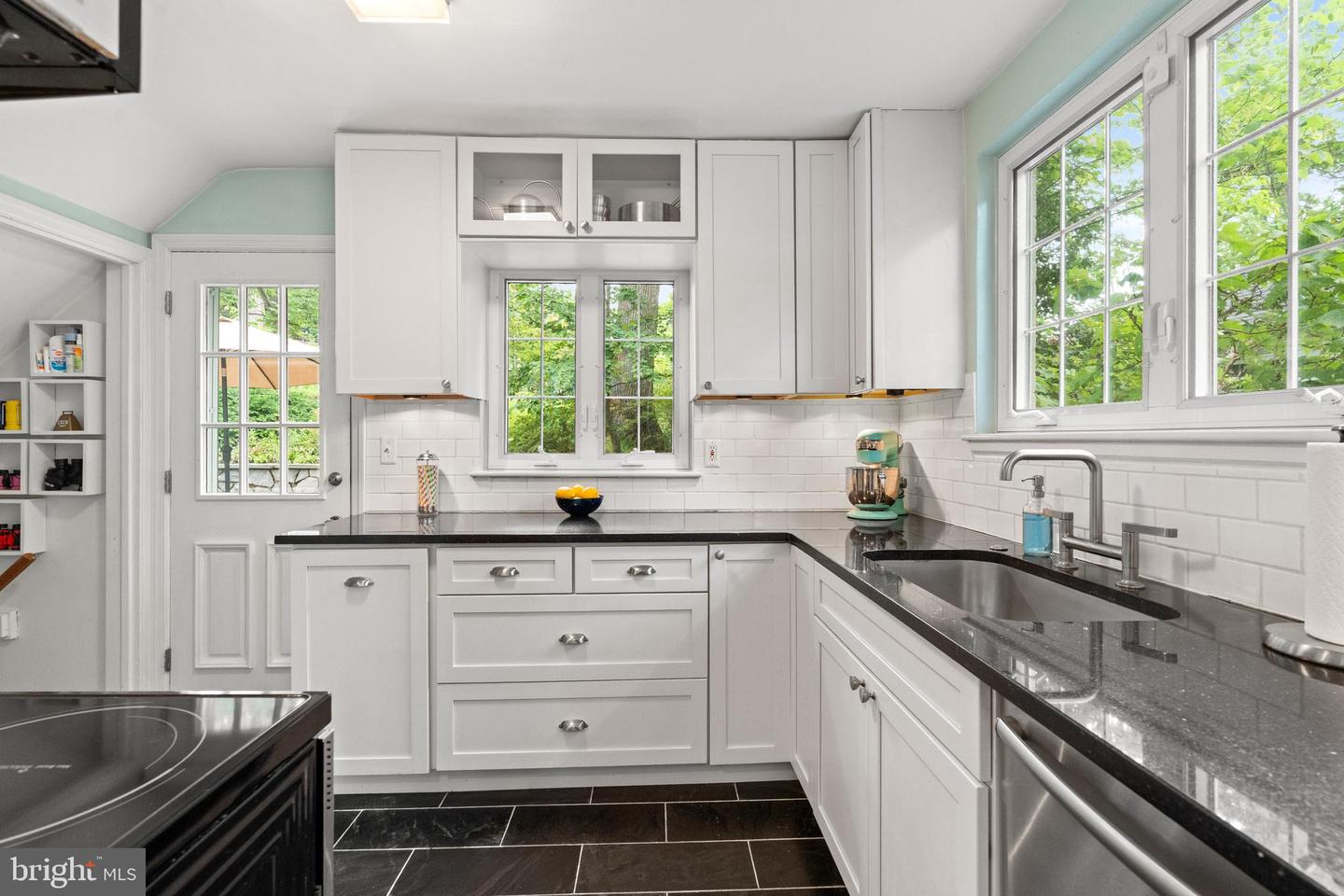 3210 OLD DOMINION BLVD, ALEXANDRIA, Virginia 22305, 3 Bedrooms Bedrooms, ,2 BathroomsBathrooms,Residential,For sale,3210 OLD DOMINION BLVD,VAAX2047952 MLS # VAAX2047952