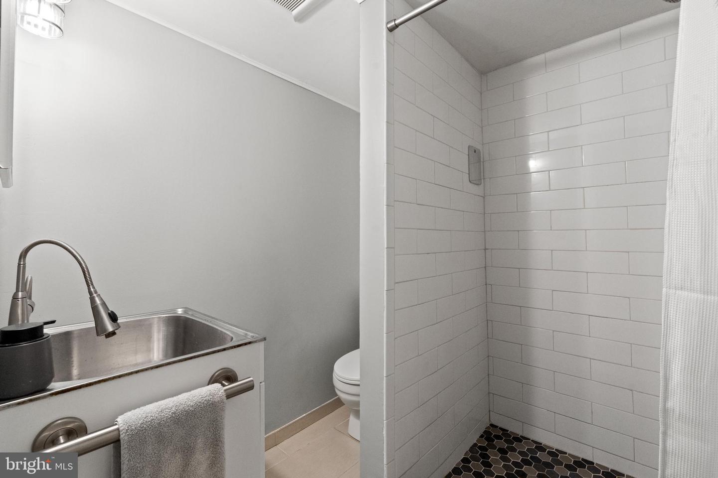 3210 OLD DOMINION BLVD, ALEXANDRIA, Virginia 22305, 3 Bedrooms Bedrooms, ,2 BathroomsBathrooms,Residential,For sale,3210 OLD DOMINION BLVD,VAAX2047952 MLS # VAAX2047952