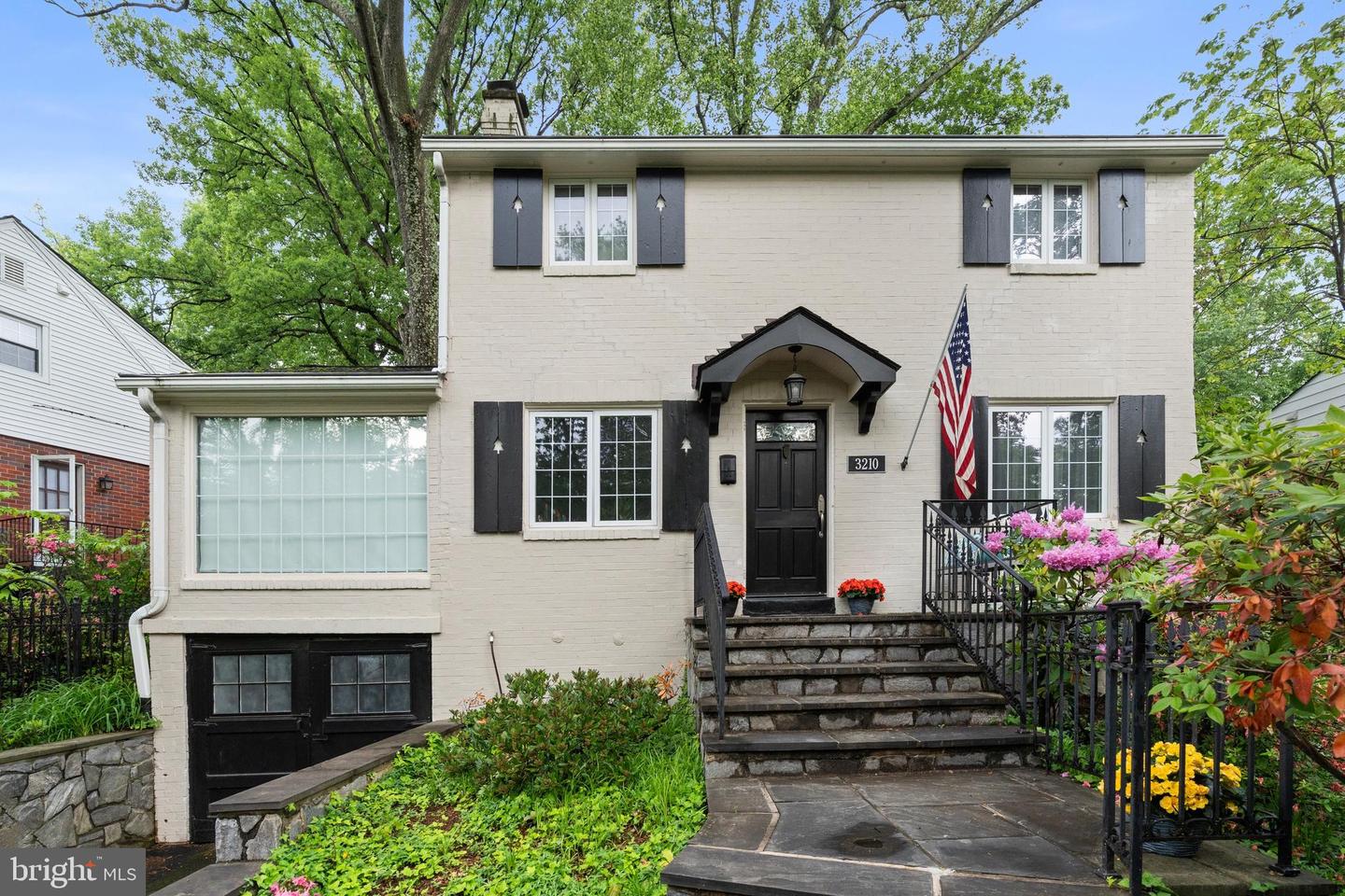 3210 OLD DOMINION BLVD, ALEXANDRIA, Virginia 22305, 3 Bedrooms Bedrooms, ,2 BathroomsBathrooms,Residential,For sale,3210 OLD DOMINION BLVD,VAAX2047952 MLS # VAAX2047952