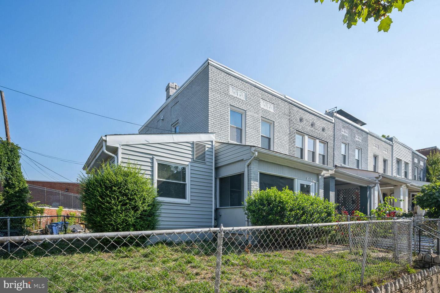 1640 L ST NE, WASHINGTON, District Of Columbia 20002, 3 Bedrooms Bedrooms, ,2 BathroomsBathrooms,Residential,For sale,1640 L ST NE,DCDC2212692 MLS # DCDC2212692