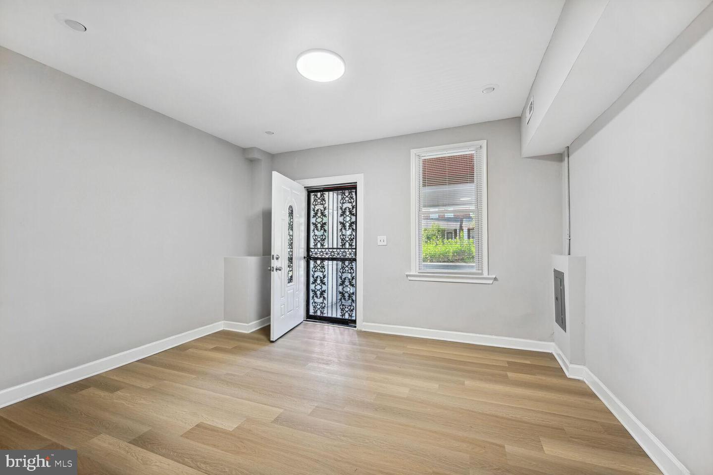 1640 L ST NE, WASHINGTON, District Of Columbia 20002, 3 Bedrooms Bedrooms, ,2 BathroomsBathrooms,Residential,For sale,1640 L ST NE,DCDC2212692 MLS # DCDC2212692