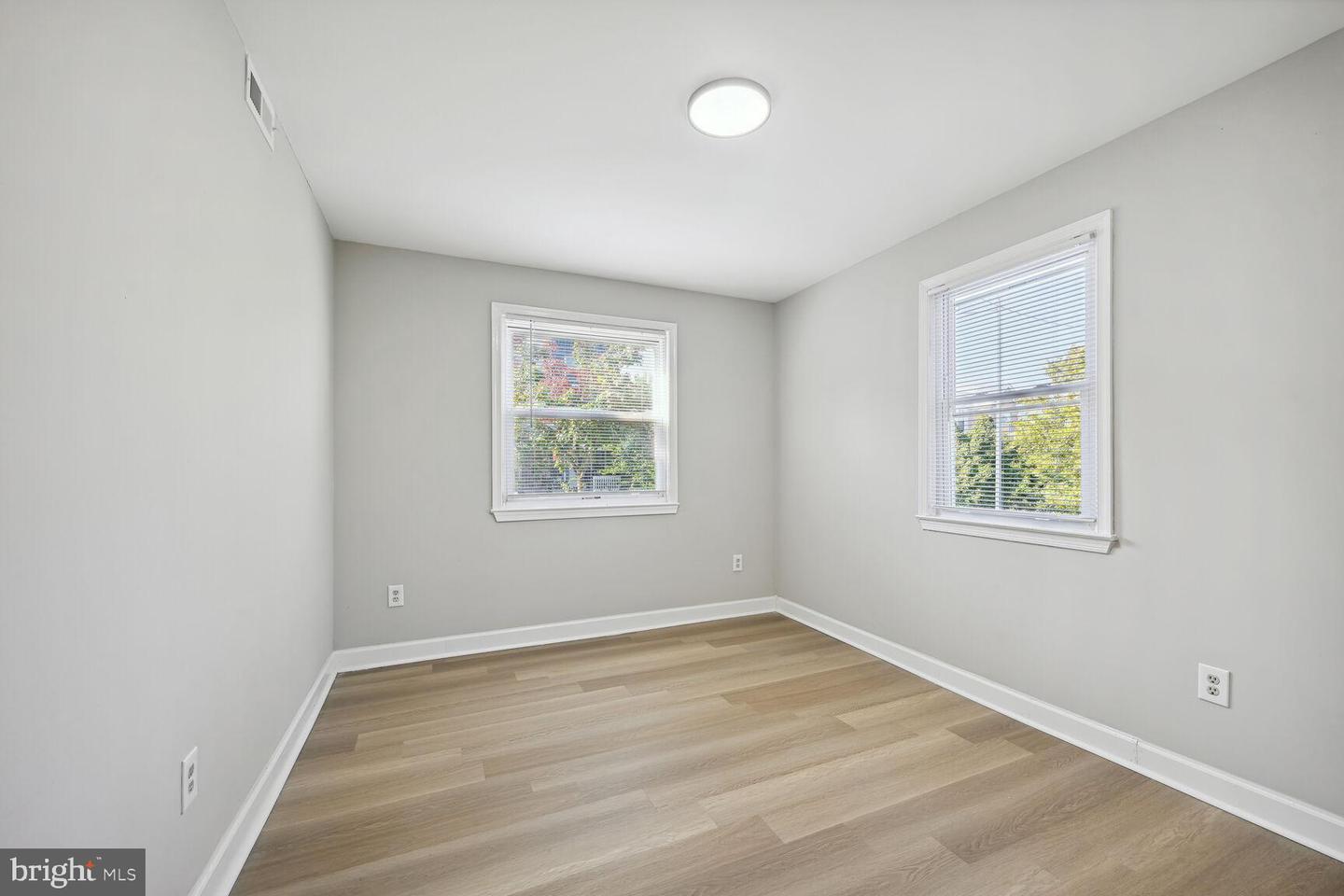 1640 L ST NE, WASHINGTON, District Of Columbia 20002, 3 Bedrooms Bedrooms, ,2 BathroomsBathrooms,Residential,For sale,1640 L ST NE,DCDC2212692 MLS # DCDC2212692