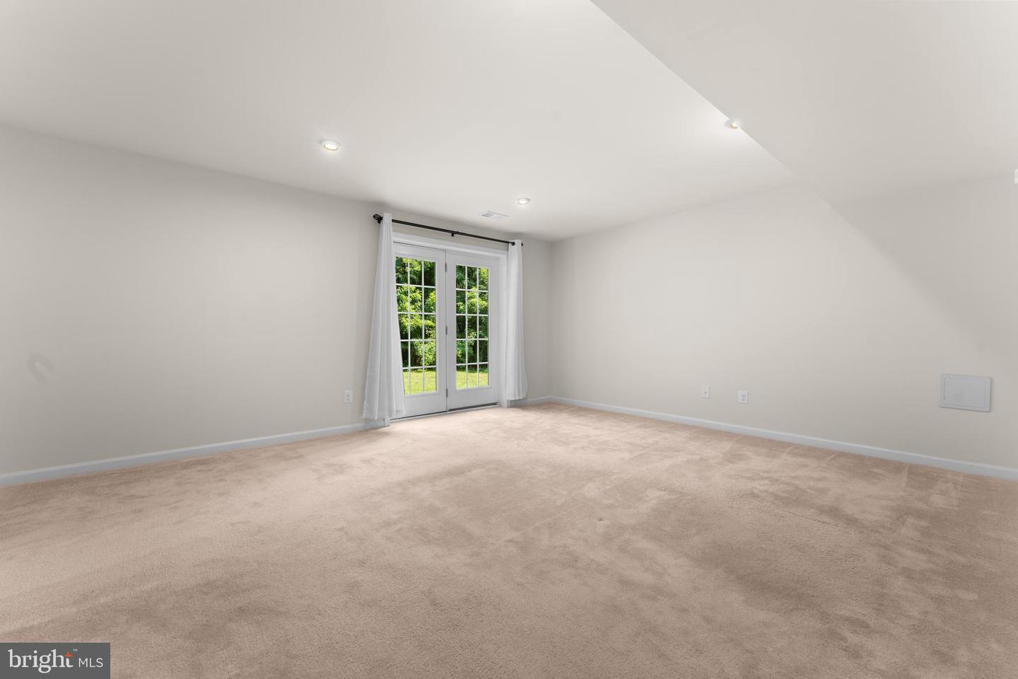 702 MONUMENT, CULPEPER, Virginia 22701, 4 Bedrooms Bedrooms, ,3 BathroomsBathrooms,Residential,For sale,702 MONUMENT,VACU2011138 MLS # VACU2011138
