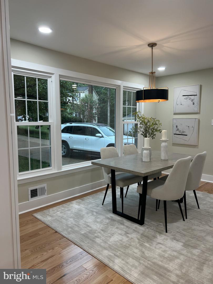 8108 KINGS POINT, SPRINGFIELD, Virginia 22153, 4 Bedrooms Bedrooms, ,3 BathroomsBathrooms,Residential,For sale,8108 KINGS POINT,VAFX2258524 MLS # VAFX2258524