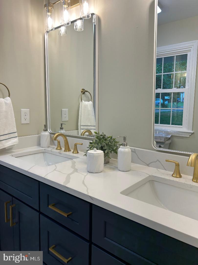 8108 KINGS POINT, SPRINGFIELD, Virginia 22153, 4 Bedrooms Bedrooms, ,3 BathroomsBathrooms,Residential,For sale,8108 KINGS POINT,VAFX2258524 MLS # VAFX2258524